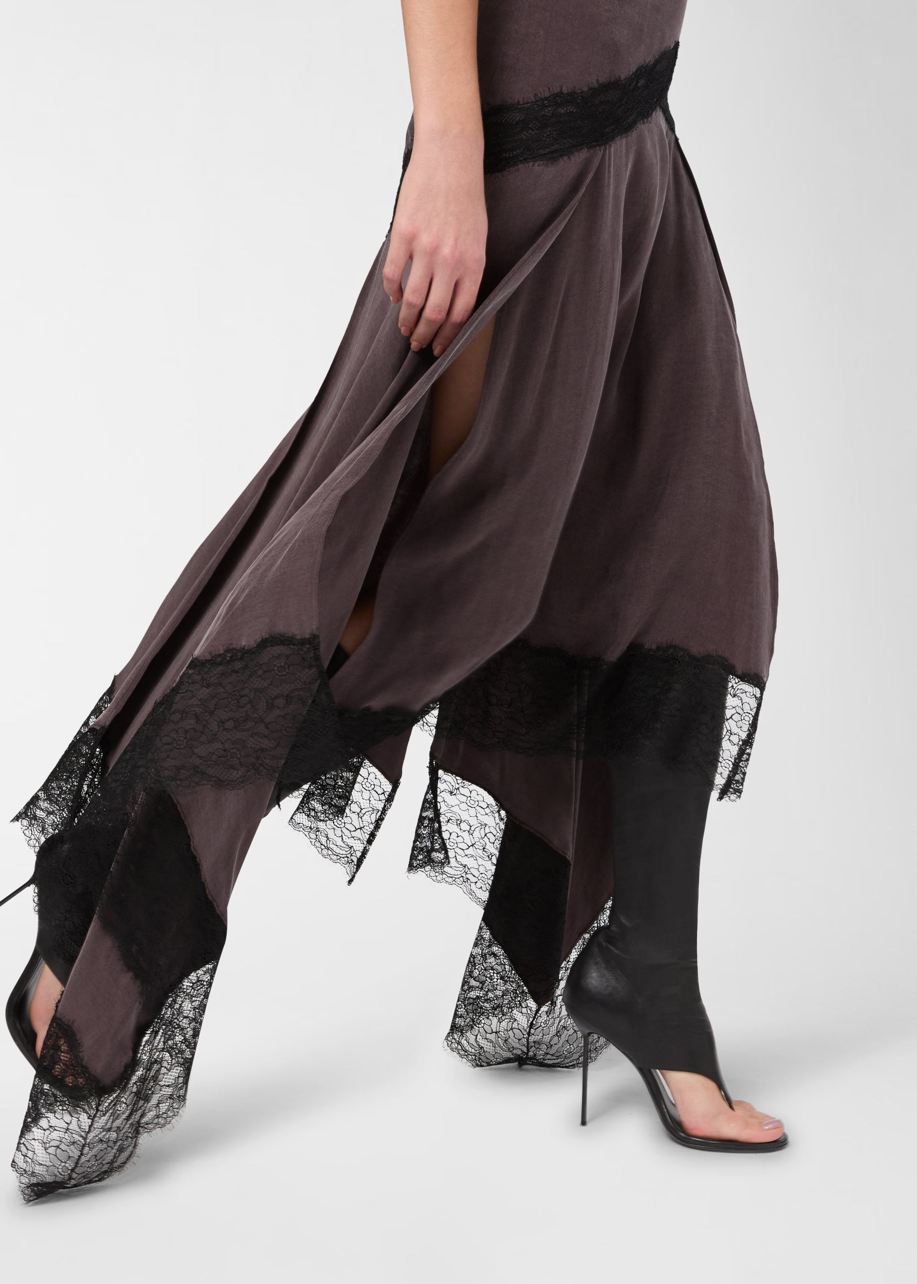 Lace trim maxi skirt in rouge noir | The Andamane