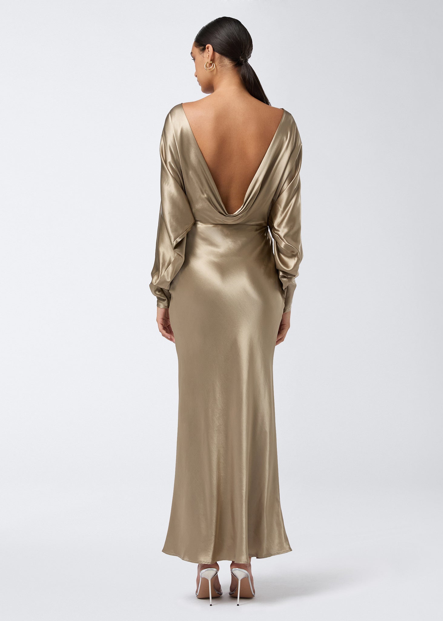 ぴのこ　andresd satin dress Open back satin midi dress sand - The Andamane