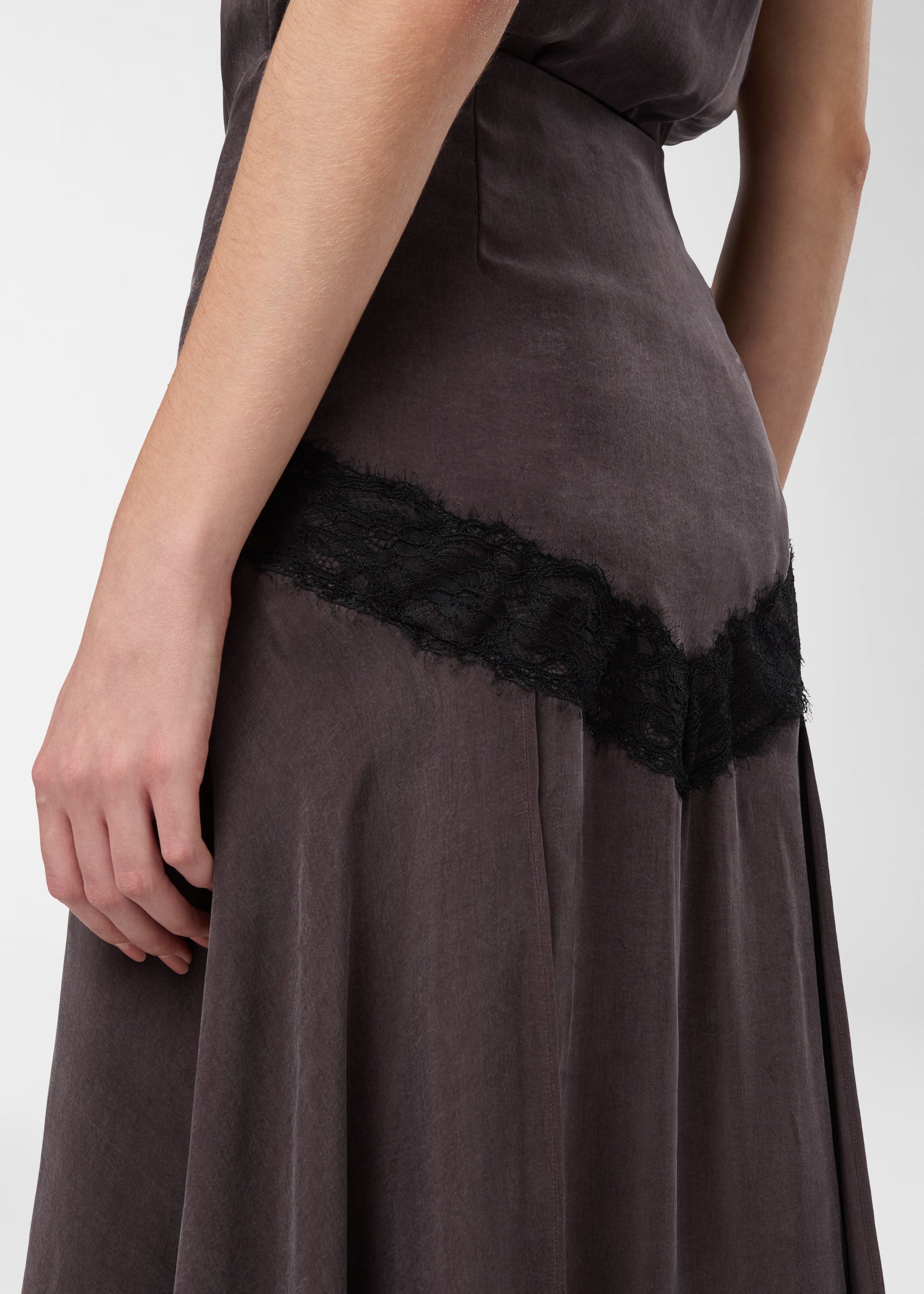 Lace trim maxi skirt in rouge noir | The Andamane