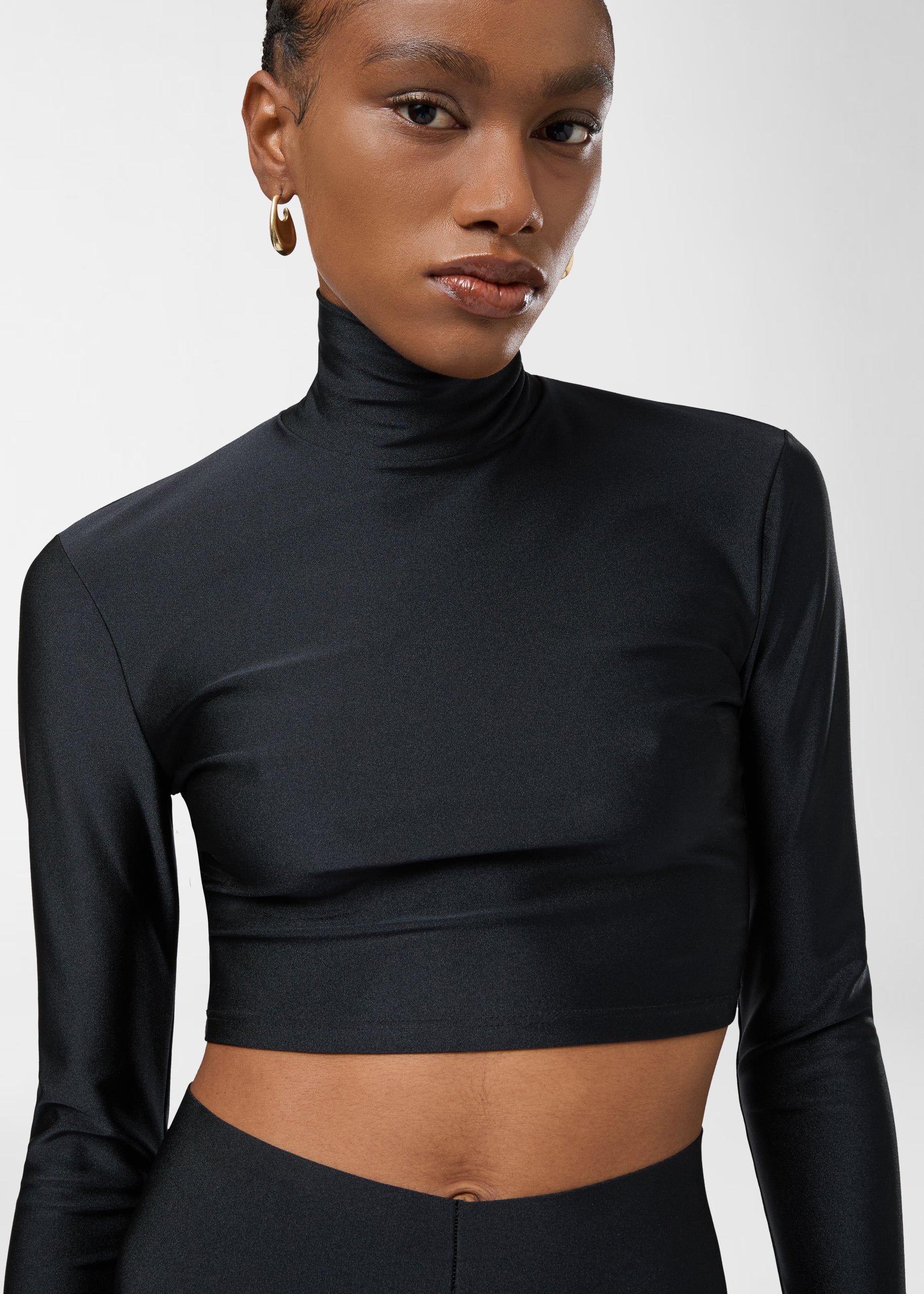 Black turtleneck crop top | The Andamane